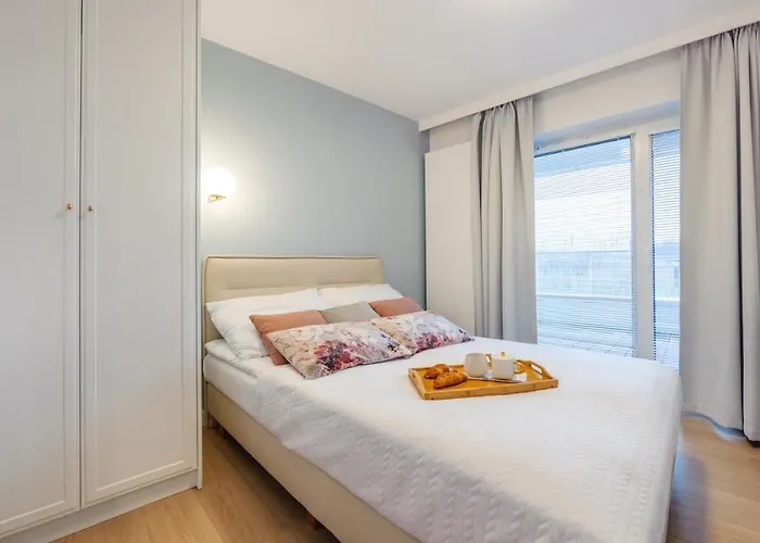 Lux Tukan B004, Polanki Aqua -